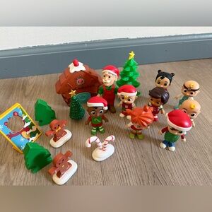 Holiday Playset with Figures and Accessories
